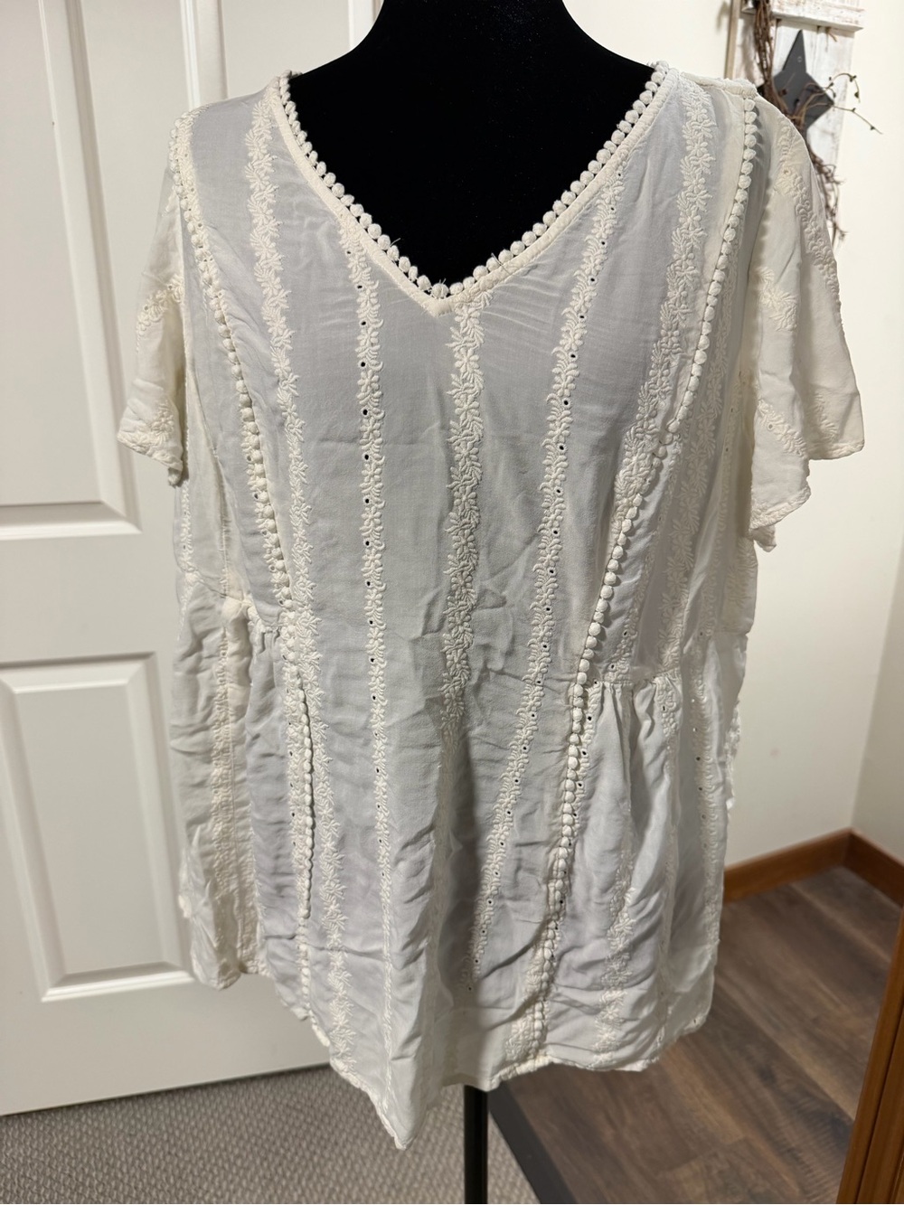 Torrid Ivory Embroidered Boho Babydoll Top Size 1